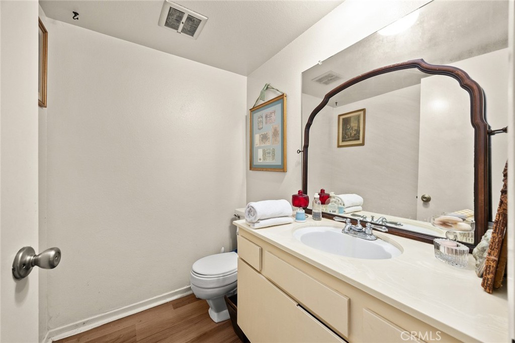 242 N ORANGE GROVE Boulevard