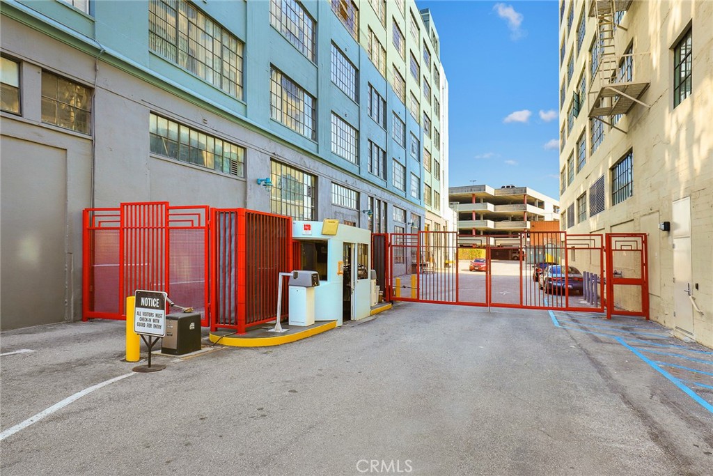 420 S SAN PEDRO Street 427