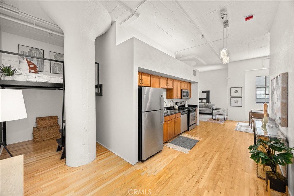 420 S SAN PEDRO Street 427