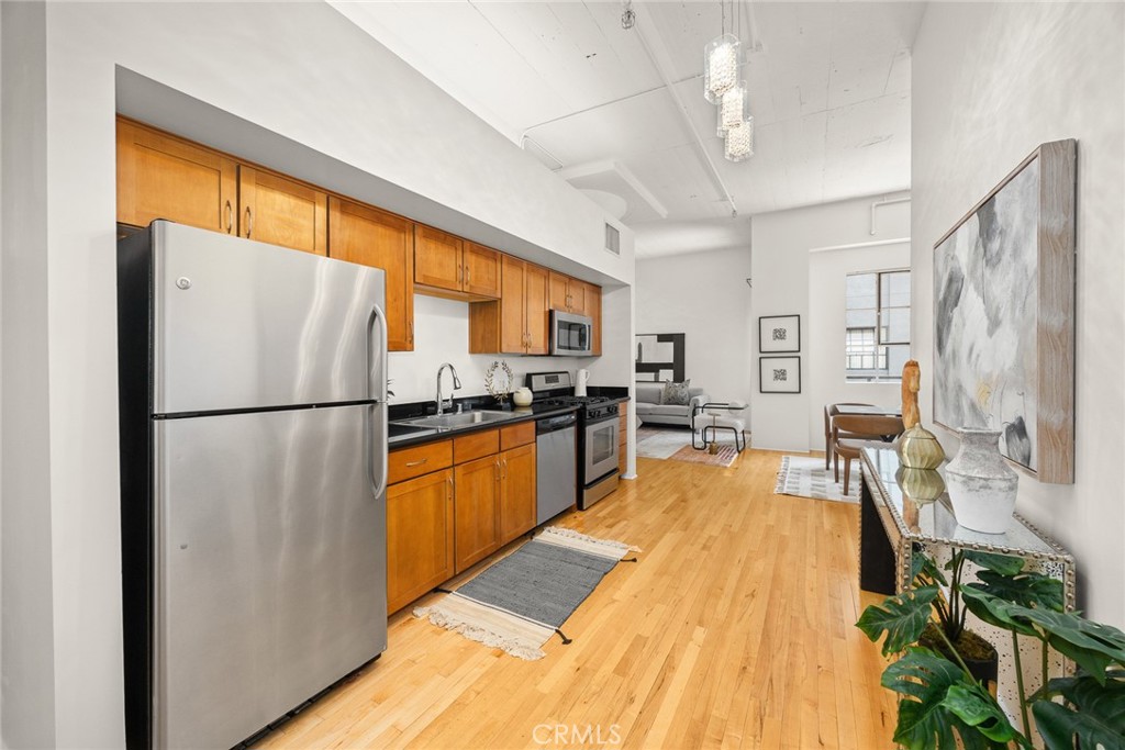 420 S SAN PEDRO Street 427