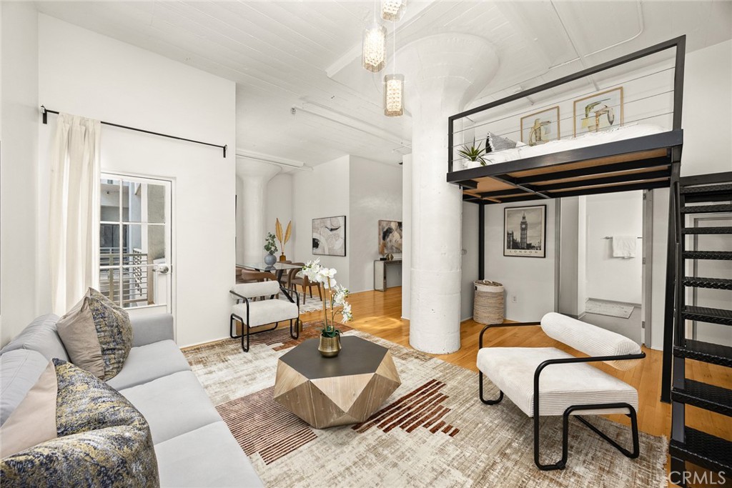 420 S SAN PEDRO Street 427