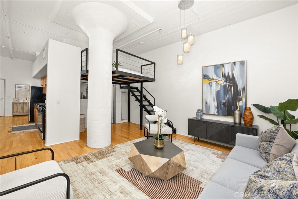 420 S SAN PEDRO Street 427