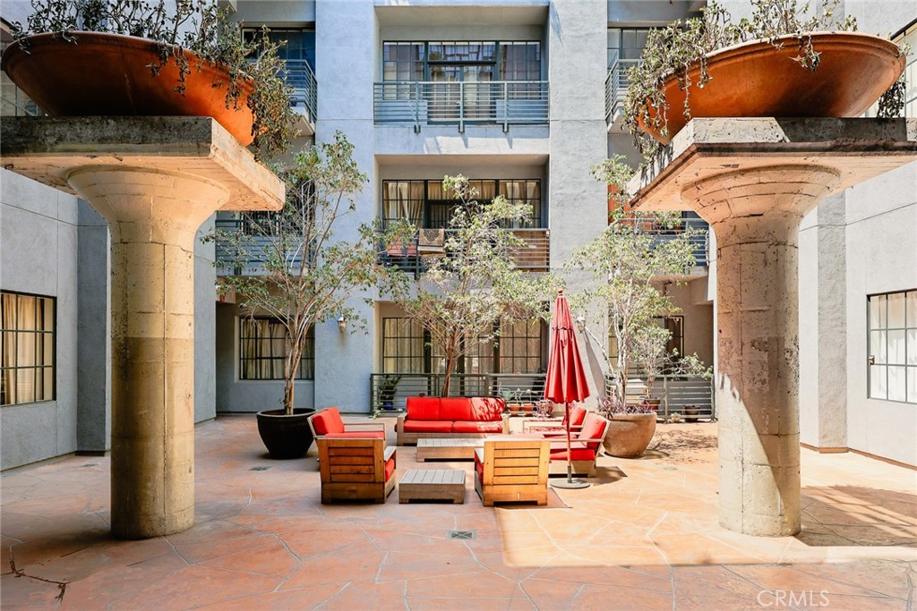 420 S SAN PEDRO Street 427