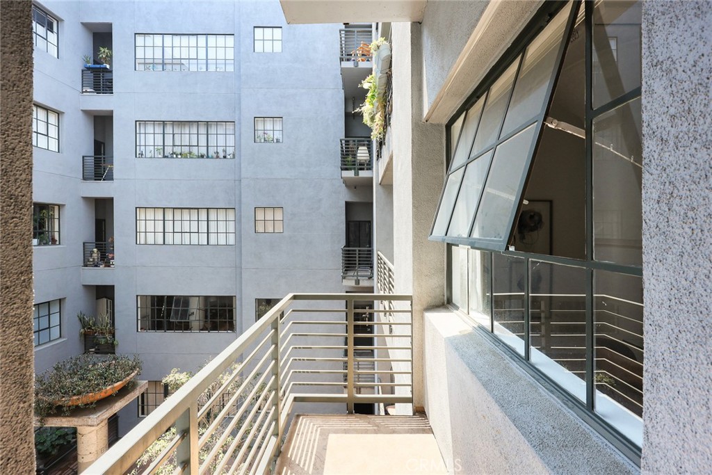 420 S SAN PEDRO Street 427