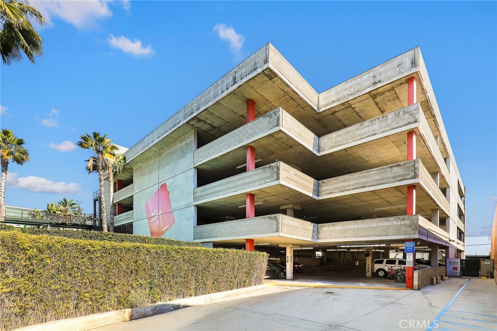 420 S SAN PEDRO Street 427