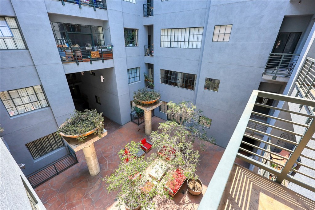 420 S SAN PEDRO Street 427