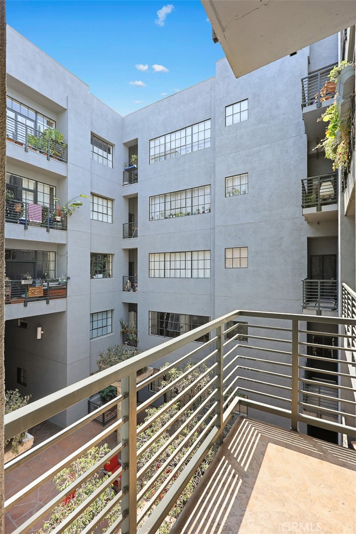 420 S SAN PEDRO Street 427