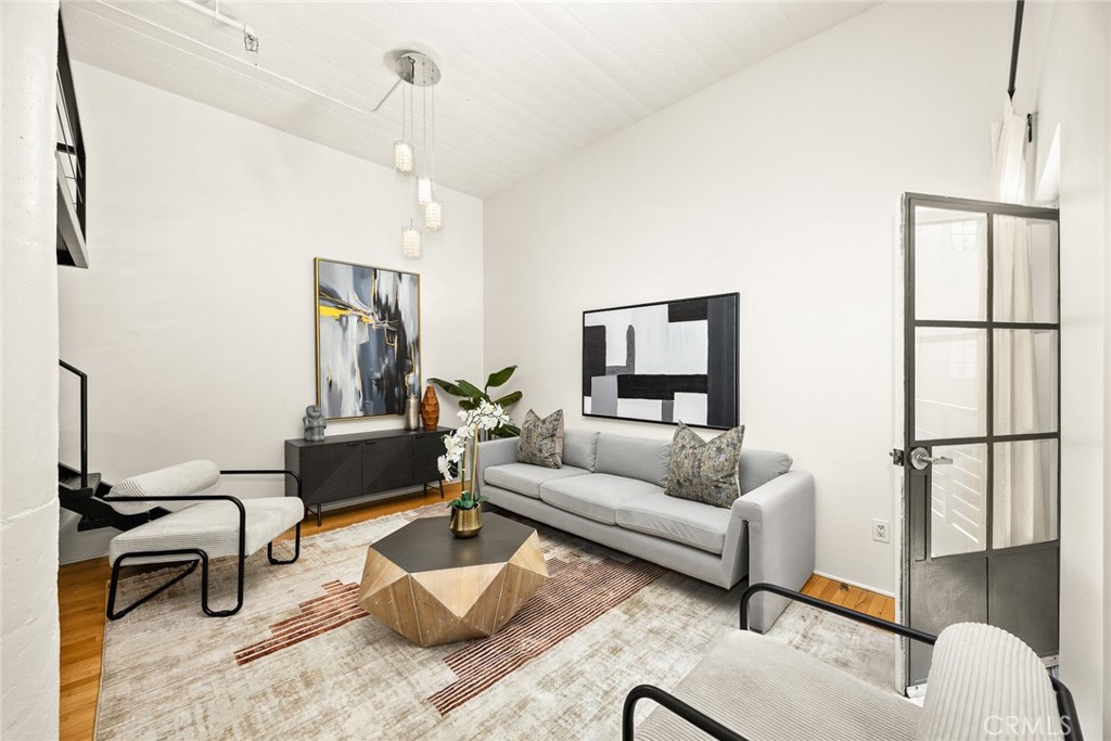 420 S SAN PEDRO Street 427