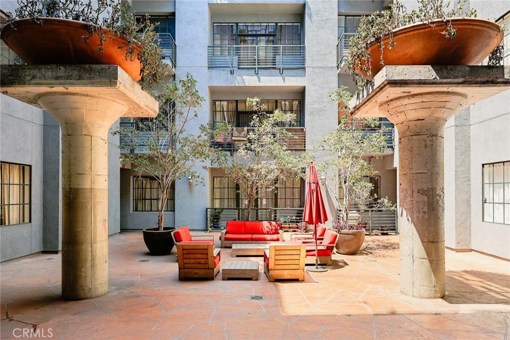 420 S SAN PEDRO Street 427