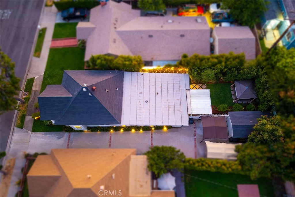 327 E LEMON Avenue