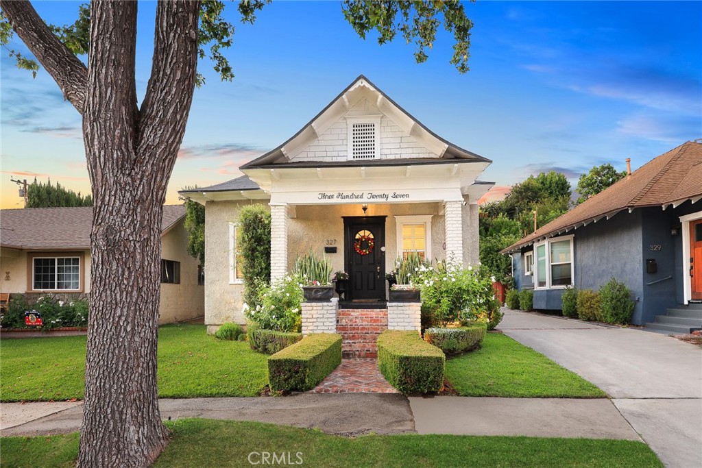 327 E LEMON Avenue