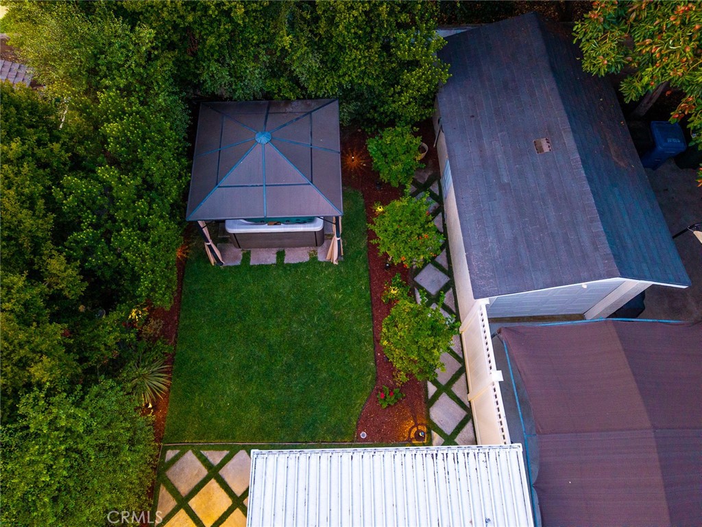 327 E LEMON Avenue