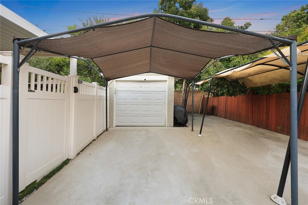 327 E LEMON Avenue