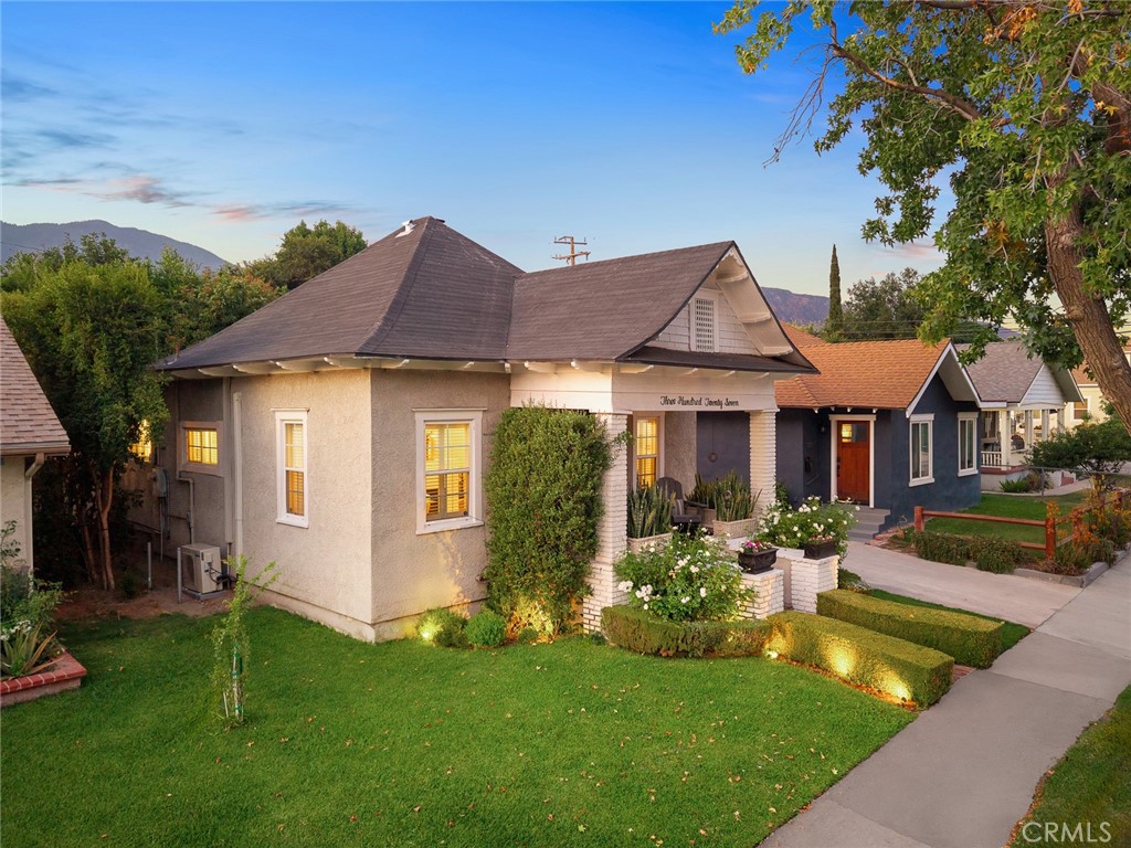 327 E LEMON Avenue