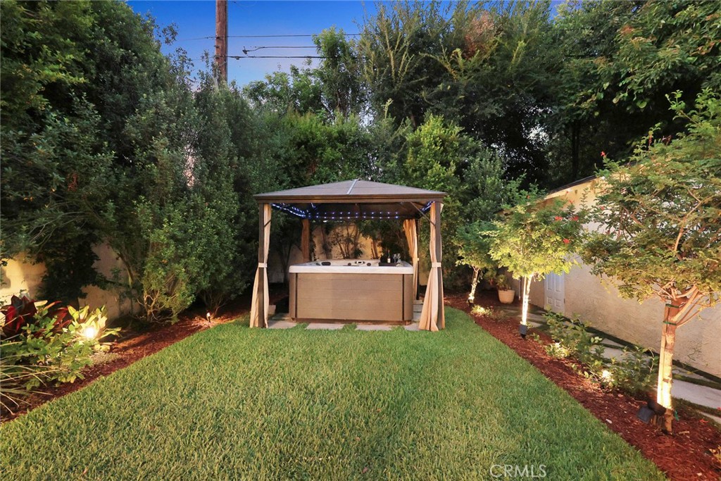 327 E LEMON Avenue