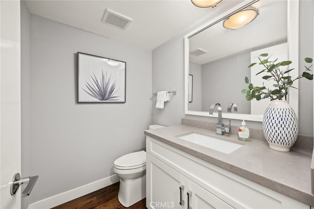 495 W WALNUT Street
