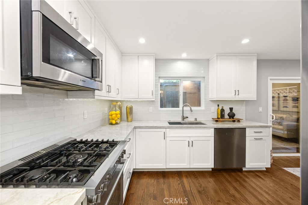 495 W WALNUT Street