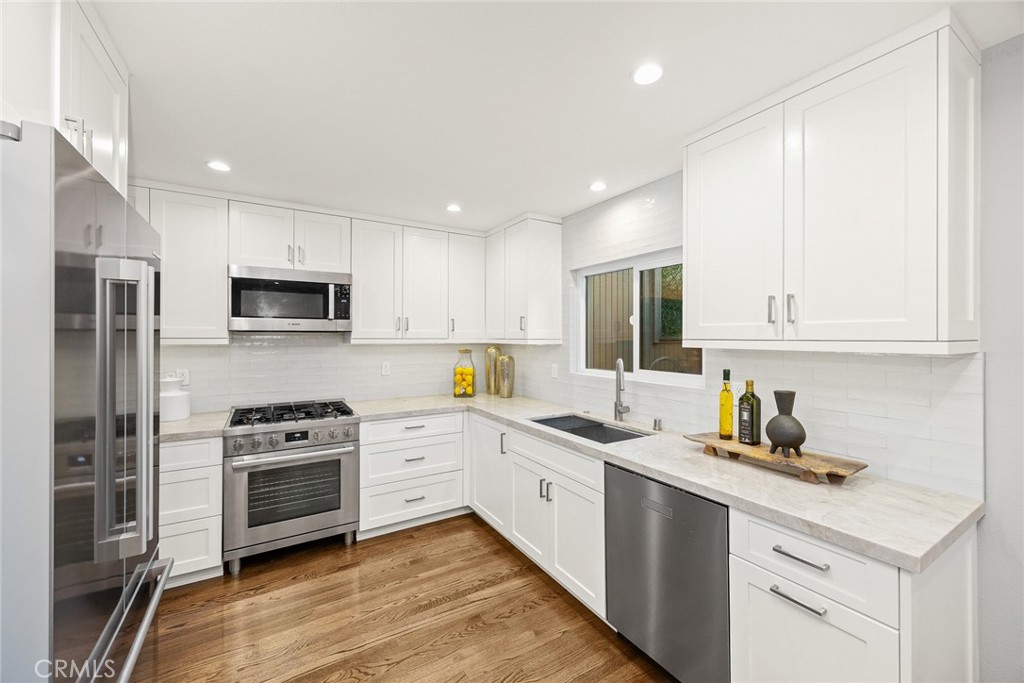 495 W WALNUT Street