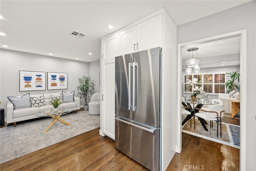 495 W WALNUT Street