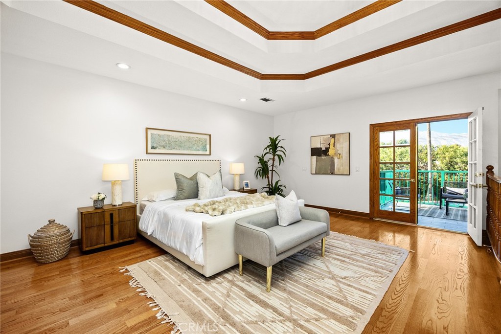 151 E LONGDEN Avenue E