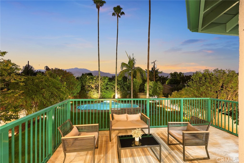 151 E LONGDEN Avenue E