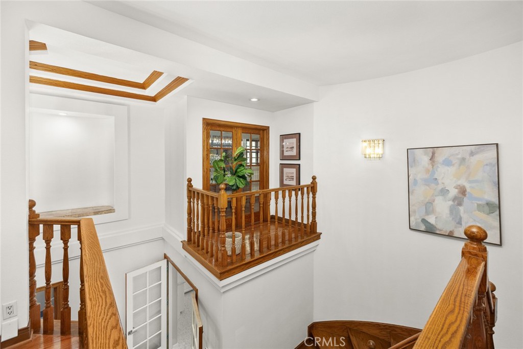 151 E LONGDEN Avenue E