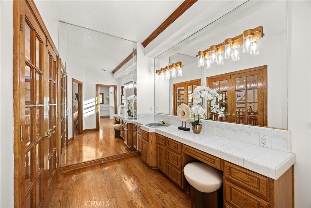 151 E LONGDEN Avenue E