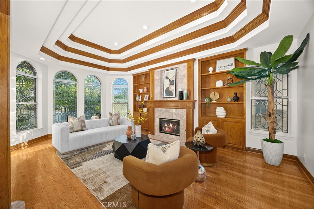 151 E LONGDEN Avenue E