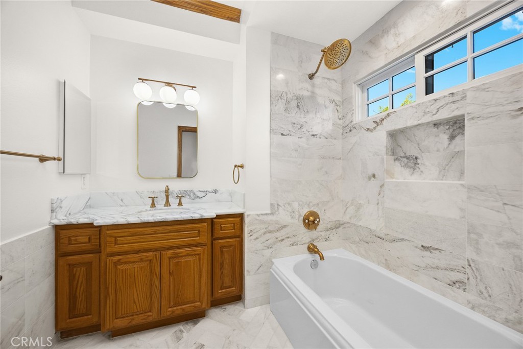 151 E LONGDEN Avenue E