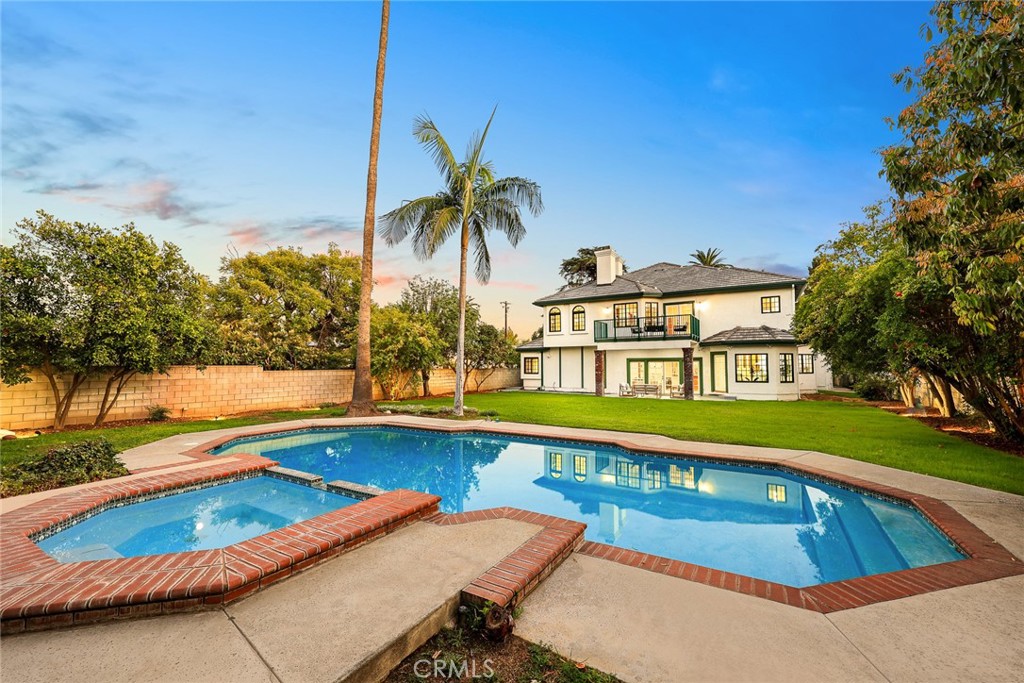 151 E LONGDEN Avenue E