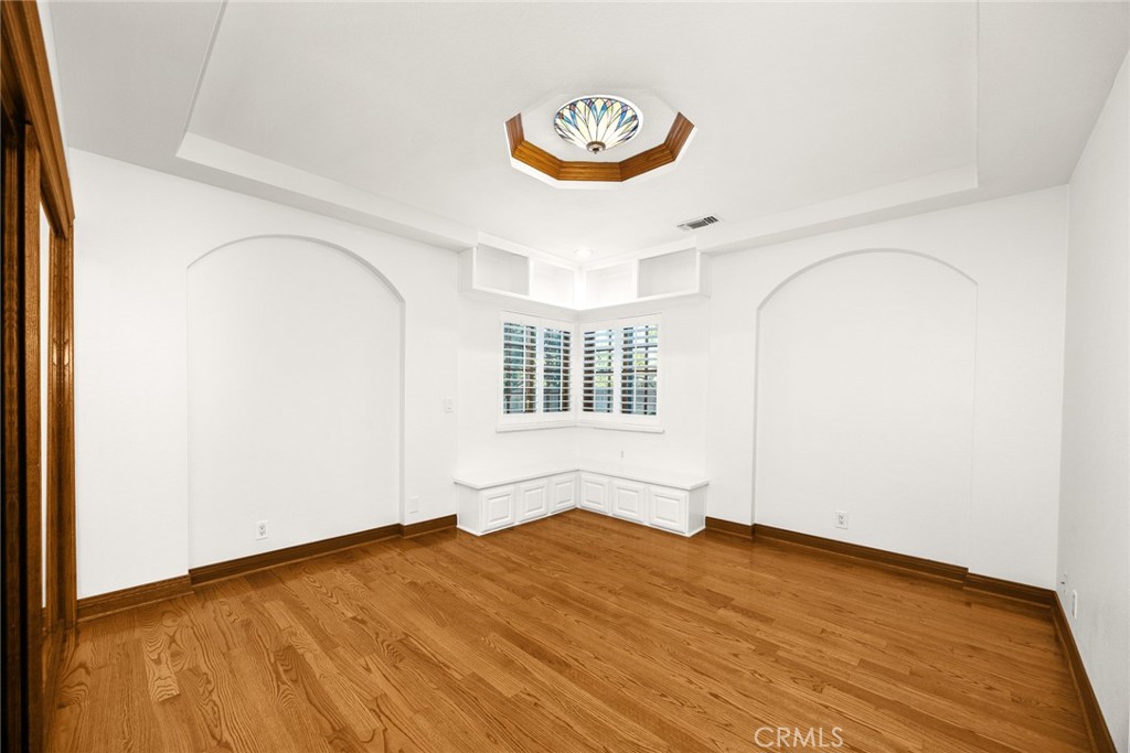 151 E LONGDEN Avenue E