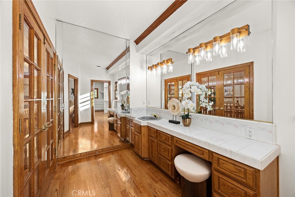 151 E LONGDEN Avenue E