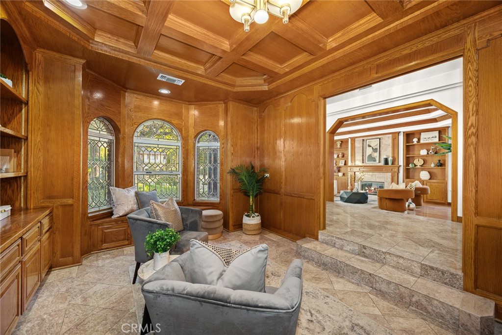 151 E LONGDEN Avenue E