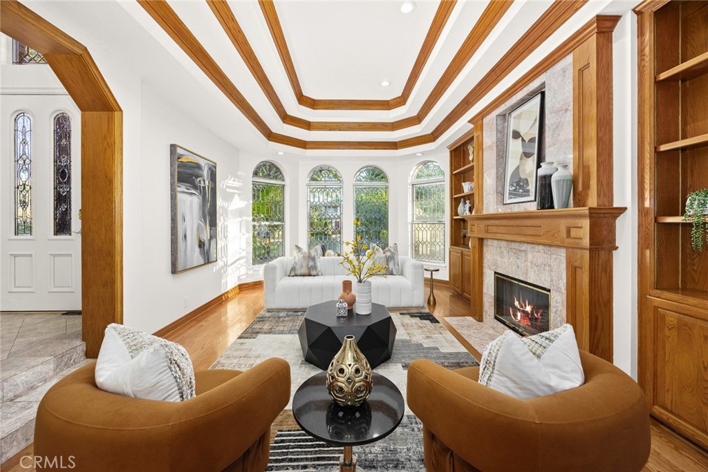 151 E LONGDEN Avenue E