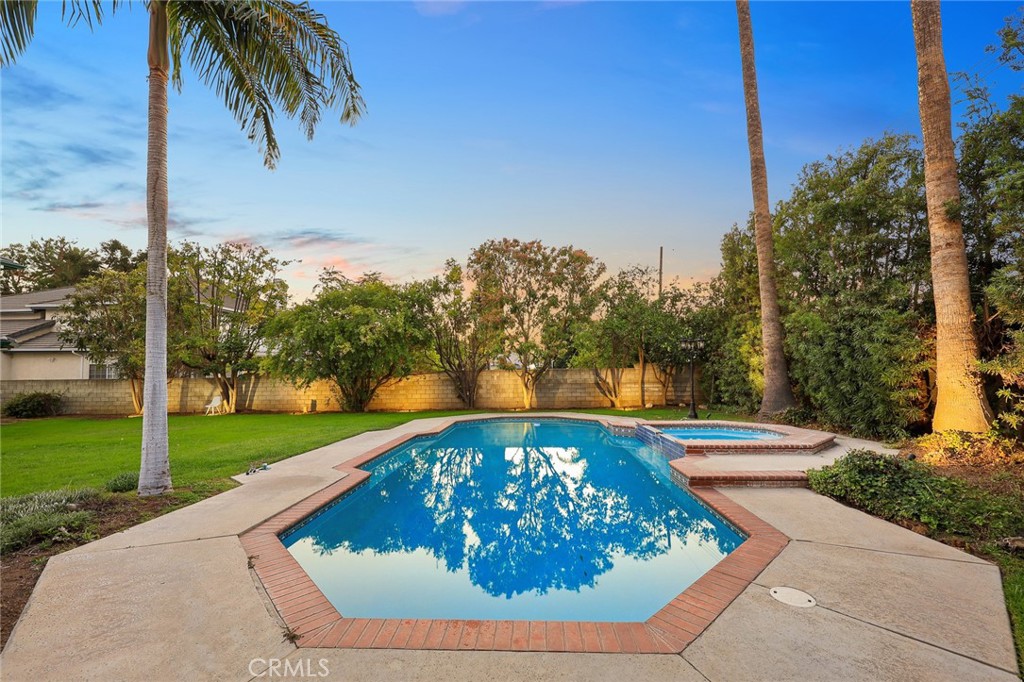 151 E LONGDEN Avenue E