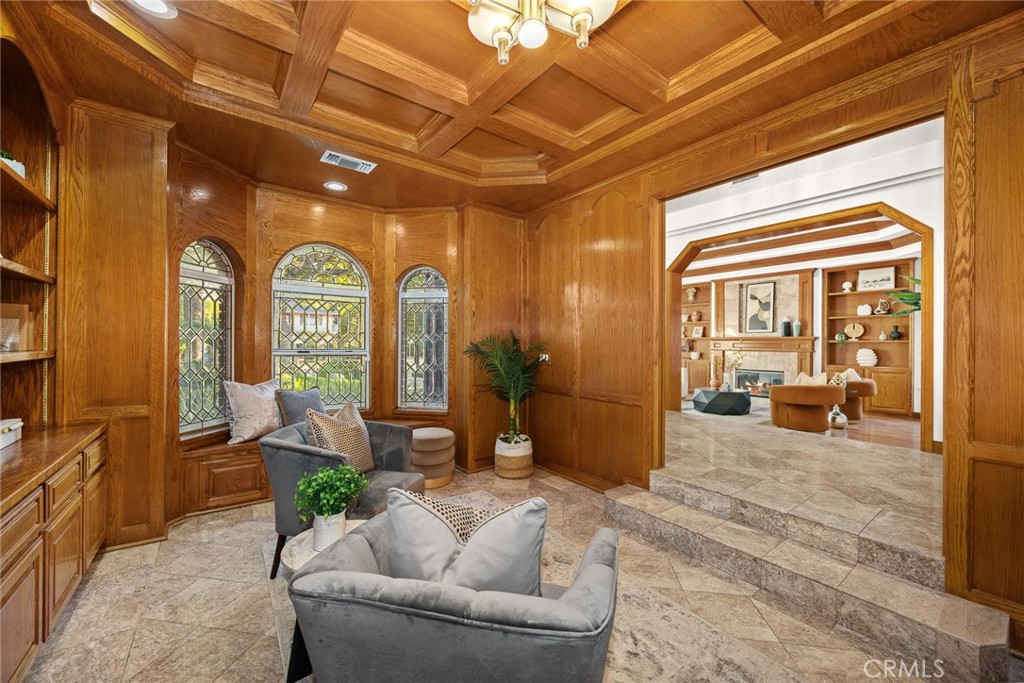 151 E LONGDEN Avenue E