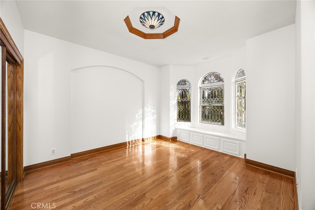 151 E LONGDEN Avenue E