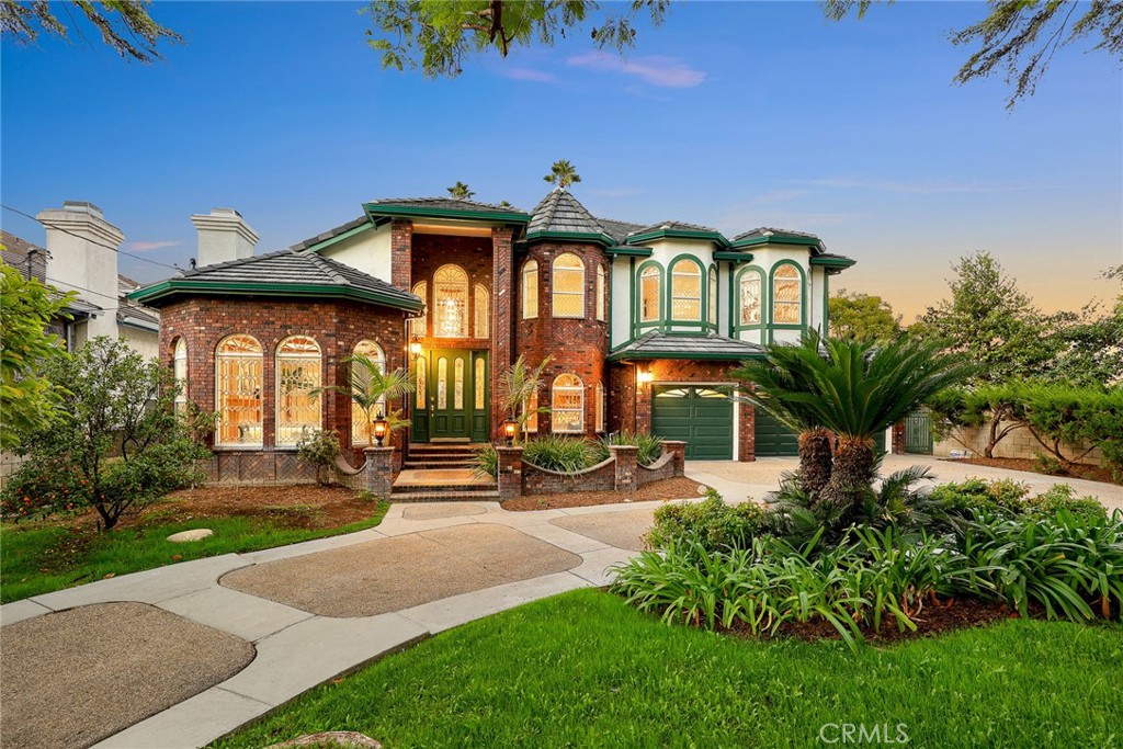 151 E LONGDEN Avenue E