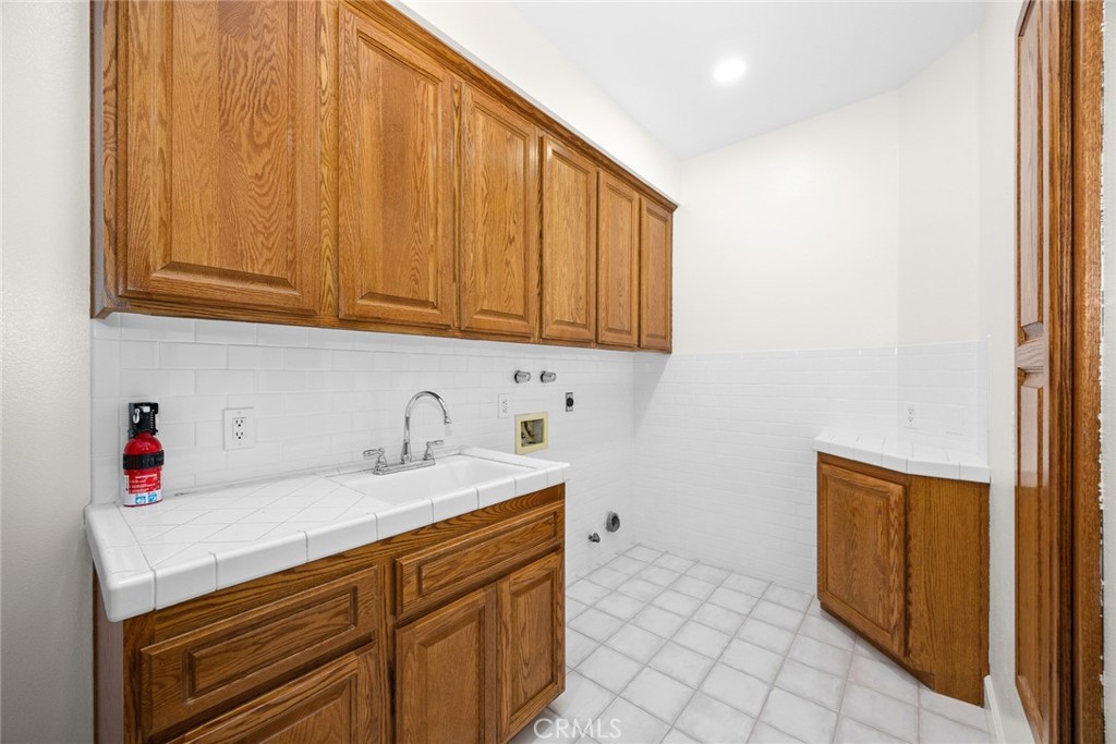 151 E LONGDEN Avenue E