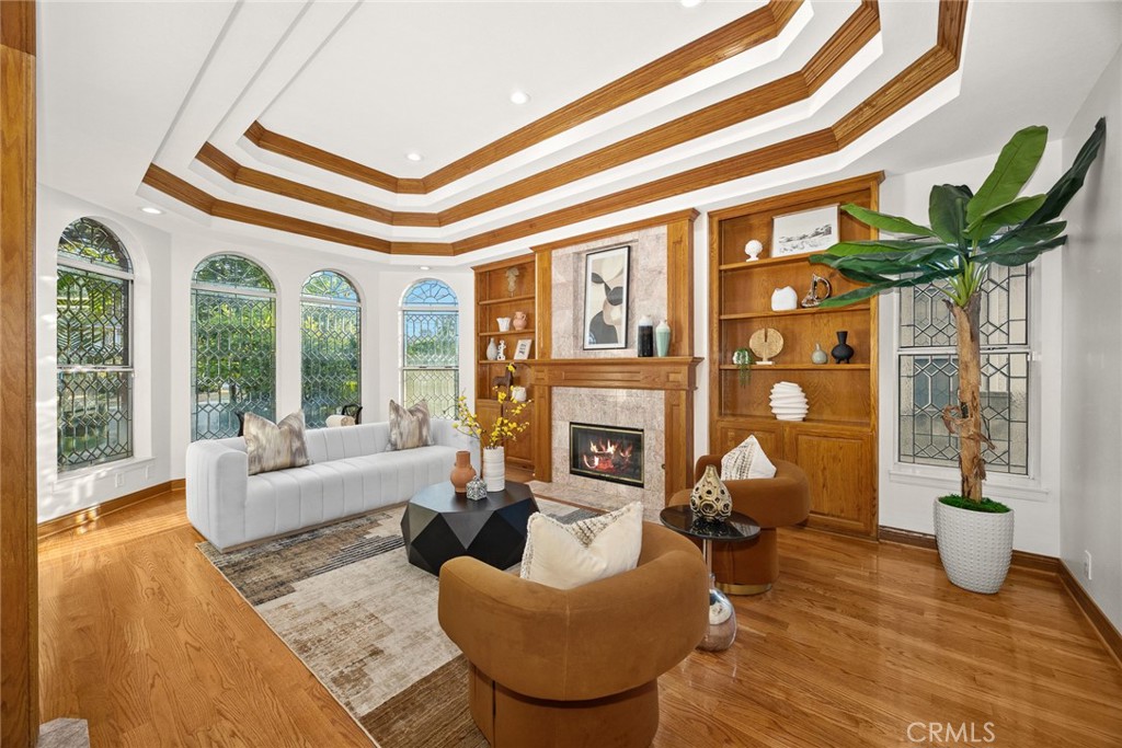 151 E LONGDEN Avenue E