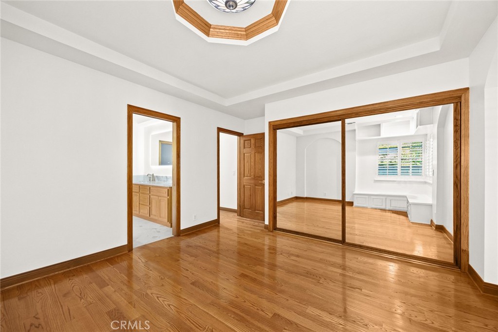 151 E LONGDEN Avenue E