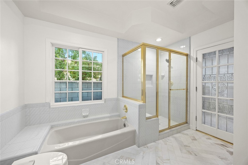 151 E LONGDEN Avenue E