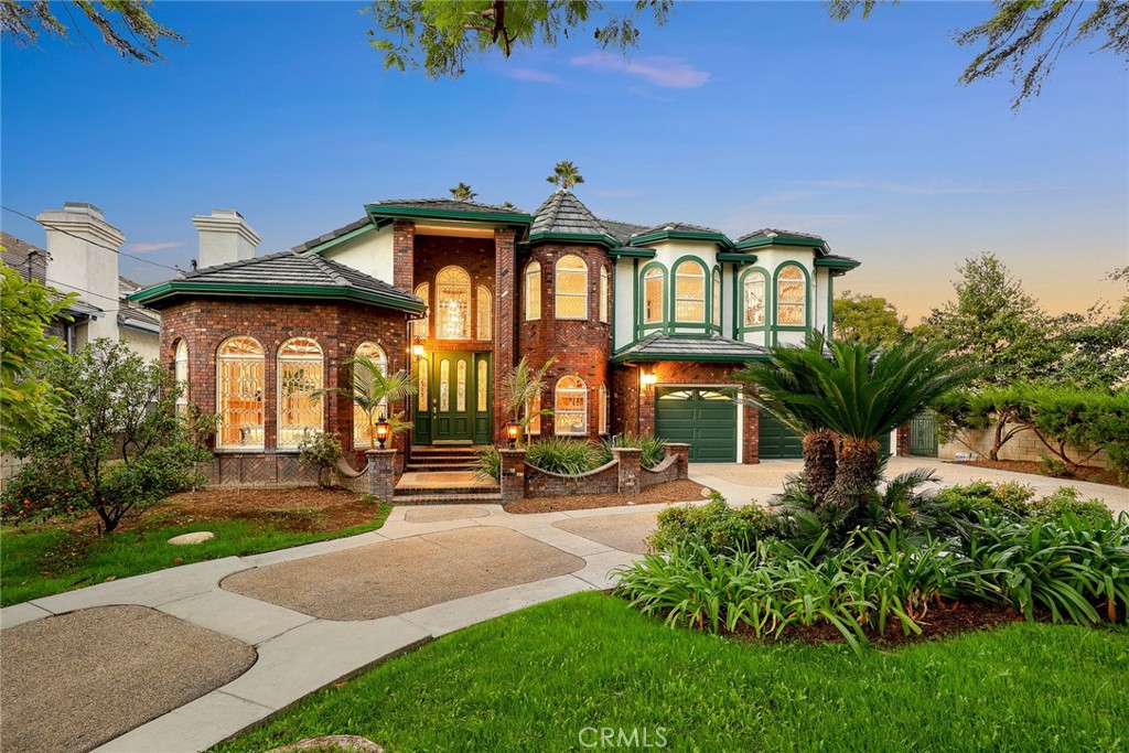 151 E LONGDEN Avenue E