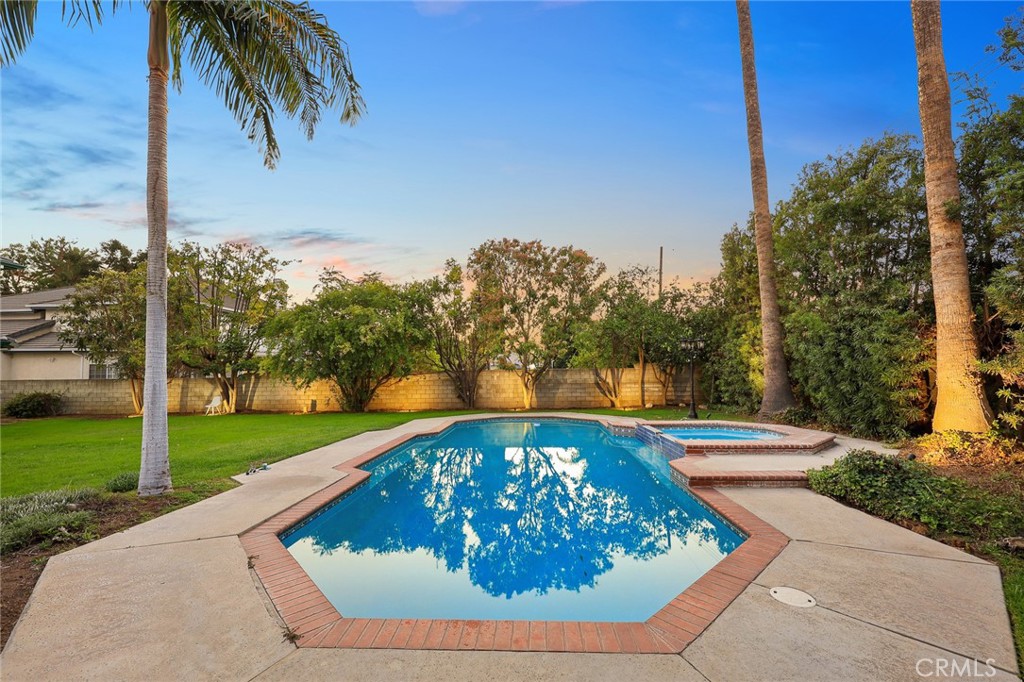 151 E LONGDEN Avenue E