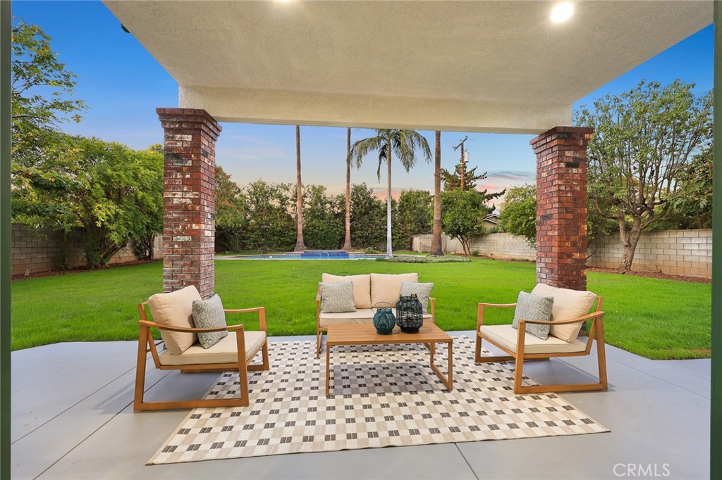 151 E LONGDEN Avenue E