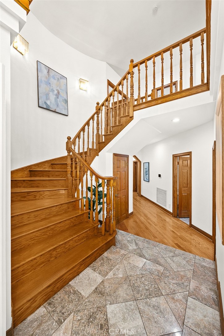 151 E LONGDEN Avenue E