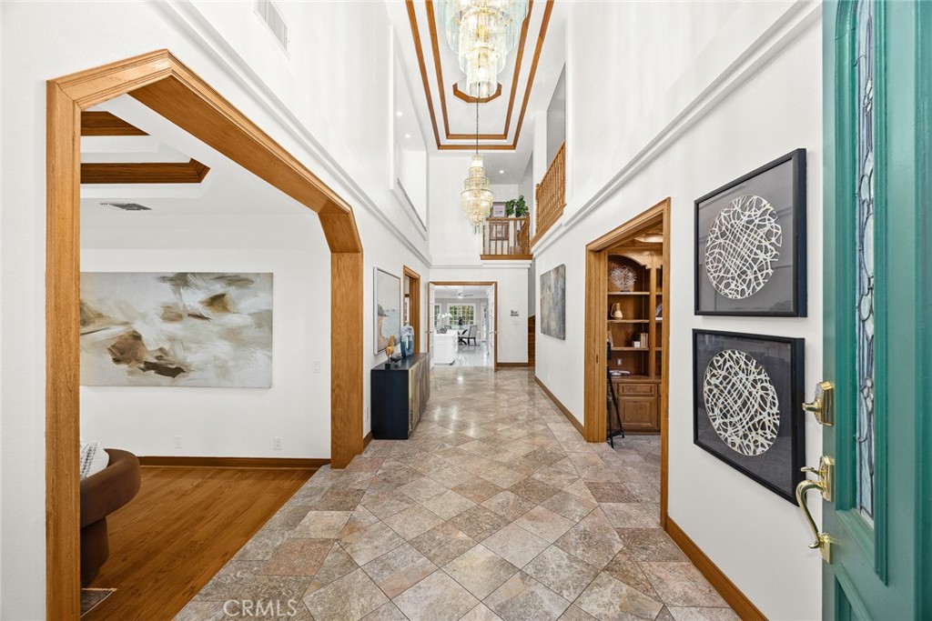 151 E LONGDEN Avenue E