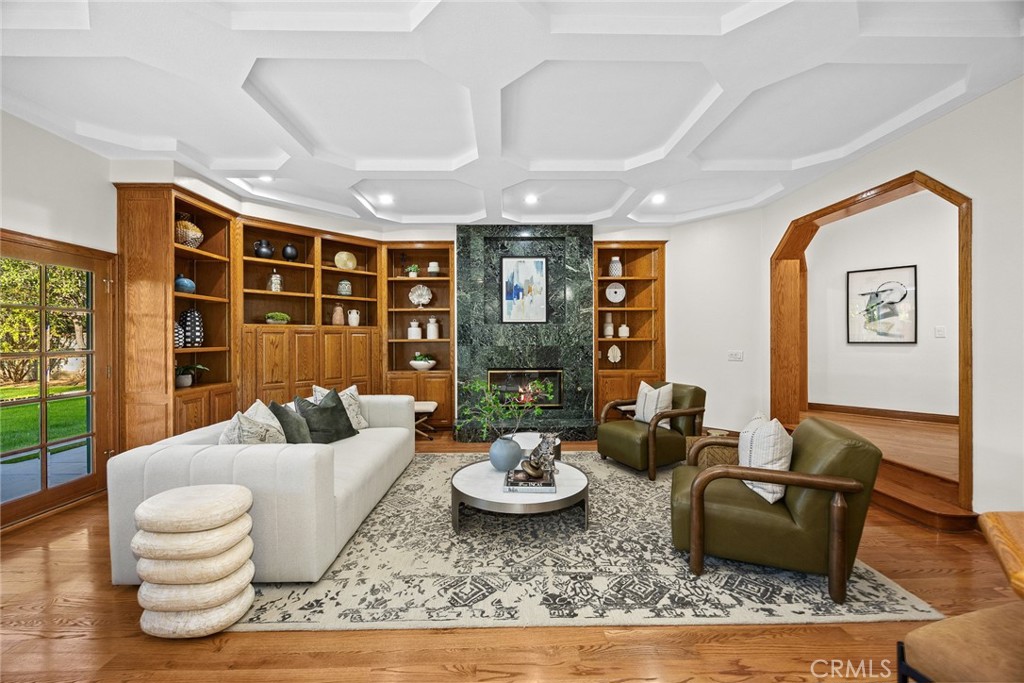 151 E LONGDEN Avenue E