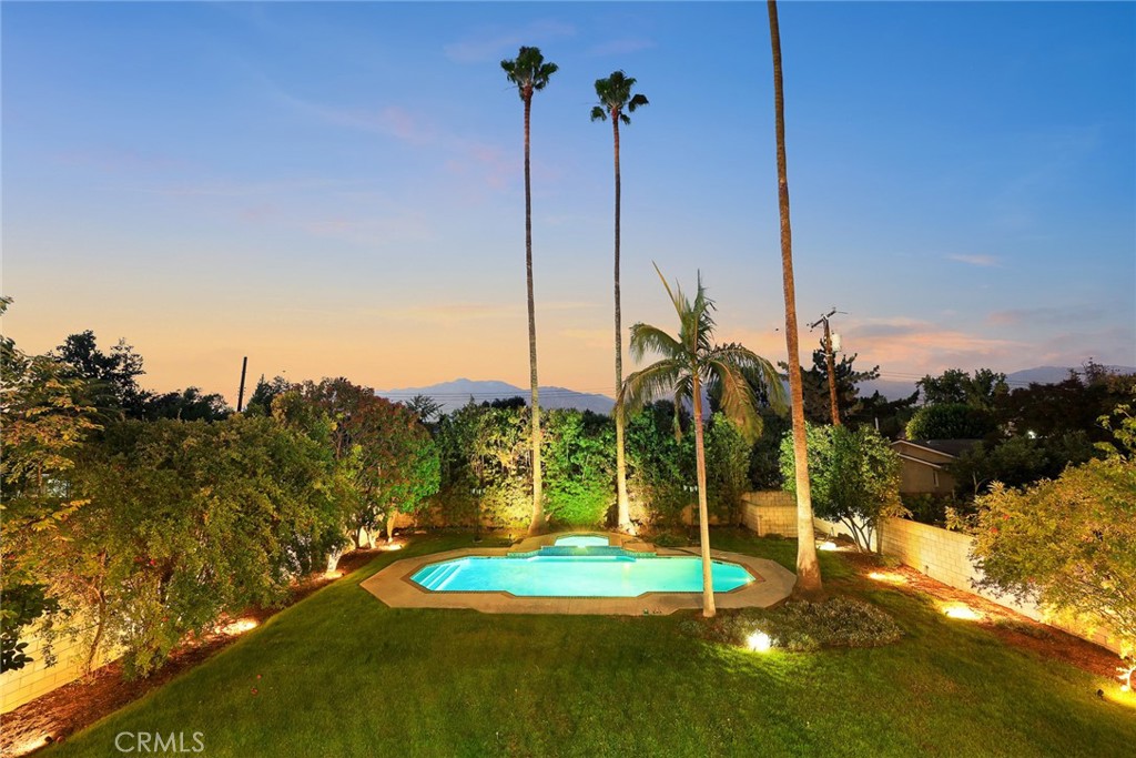 151 E LONGDEN Avenue E