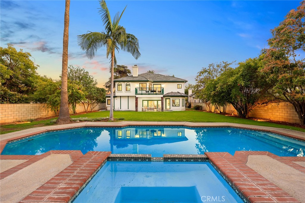 151 E LONGDEN Avenue E